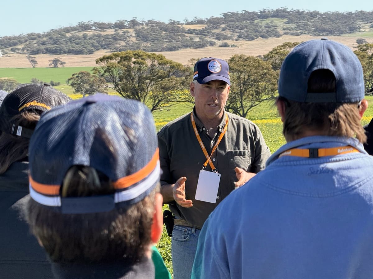 Murray sharing his insights with the tour